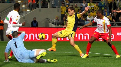 קרלוס גארסיה מחמיץ (שי לוי) קרלוס גארסיה מחמיץ (שי לוי)