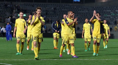 שחקני מכבי ת&qout;א חוגגים (שי לוי) שחקני מכבי ת&qout;א חוגגים (שי לוי)