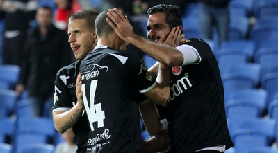 שמעון הרוש חוגג עם חבריו (רדאד ג´בארה) שמעון הרוש חוגג עם חבריו (רדאד ג´בארה)