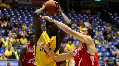 ג&acute;יימס במאבק (שי לוי)