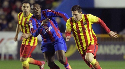 סימאו רודף אחרי ליאו מסי (רויטרס)