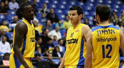 פניני עם ג´יימס ואוחיון. היו בחירות טובות יותר (שי לוי) פניני עם ג´יימס ואוחיון. היו בחירות טובות יותר (שי לוי)