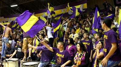 אוהדי חולון.  (שי לוי)