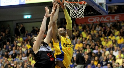 טיוס עולה להטבעה. יעיל (יניב גונן)