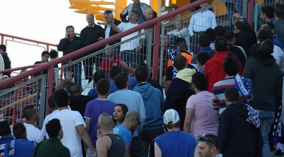 אוהדי פ&qout;ת מוחים נגד אזגי (ארז נעמן)