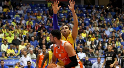 וואט מול בלו. משחק נהדר לסנטר (שי לוי) וואט מול בלו. משחק נהדר לסנטר (שי לוי)