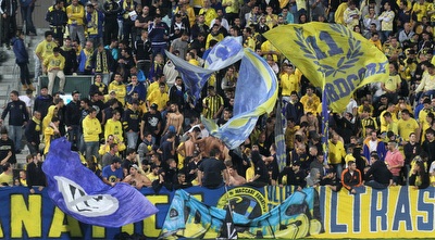 אוהדי מכבי ת&qout;א ביציע (רדאד ג´בארה) אוהדי מכבי ת&qout;א ביציע (רדאד ג´בארה)