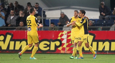 זיו ופריצה חוגגים עם מיכה (רדאד ג´בארה)