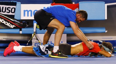 נדאל מקבל טיפול (רויטרס)