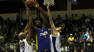 ברויילס וזלמנסון שומרים על סופו (חגי ניזרי) ברויילס וזלמנסון שומרים על סופו (חגי ניזרי)