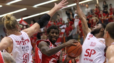 שולדבראנד וקאונסיל מנסים לעצור את בוינטון. גרינשפן איפשר את המפגש (רדאד ג´בארה)