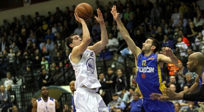 זליקוביץ´ עולה לסל (חגי ניזרי) זליקוביץ´ עולה לסל (חגי ניזרי)