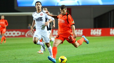 ליאם ווקר מתכונן לבעיטה (שי לוי)