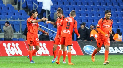 שחקני בני יהודה חוגגים את שער היתרון של ווקר (שי לוי)