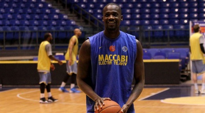 שון ג&acute;יימס מתאמן. מי יחליפו? (חגי ניזרי)