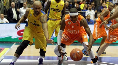 סמית&acute; מול דאוסן (יניב גונן)