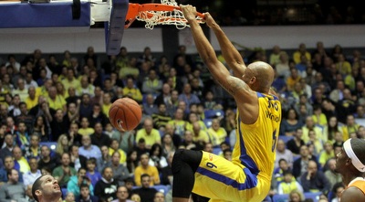 דווין סמית´ מטביע. נתקע (יניב גונן)