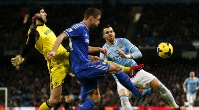 גארי קייהיל ופטר צ´ך מול אלברו נגרדו (רויטרס)