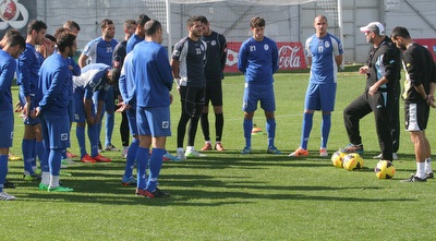 חיים שאבו משוחח עם השחקנים (רז אמיר)