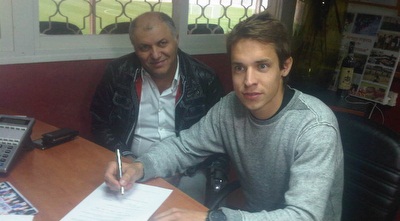 דייויד הובר חותם על החוזה בב&qout;ש דייויד הובר חותם על החוזה בב&qout;ש