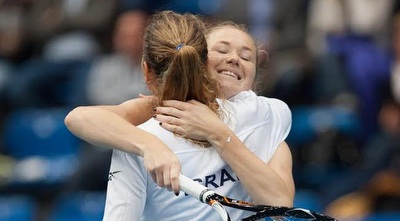 פאר וגלושקו חוגגות בסיום ההתמודדות. ניצחון גדול שלהן (איגוד הטניס))