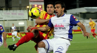 פדרו גלבאן במאבק על הכדור (יניב גונן)