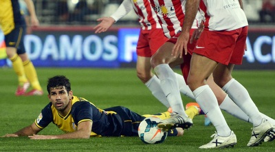 דייגו קוסטה על הדשא (רויטרס)