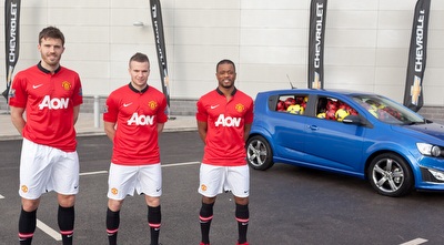 אברה קלברלי וקריק במהלך הסרטון