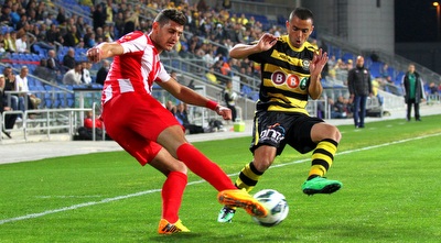 רן רול לוחץ בחלק הקדמי (שי לוי)