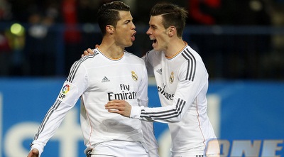 רונאלדו חוגג עם בייל (רויטרס)