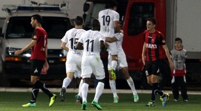 קהת חוגג עם החברים (עמית מצפה) קהת חוגג עם החברים (עמית מצפה)