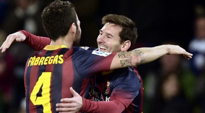 ליאו מסי וססק פברגאס חוגגים (רויטרס)