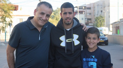 מוטי (ONE) מוטי (ONE)