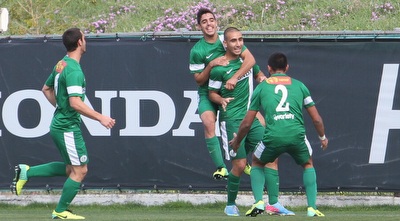 שחקני חיפה חוגגים עם חוגי (עמית מצפה)