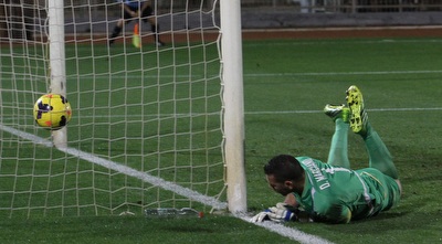 הכדור של נוסבאום נוחת ברשת (עמית מצפה)