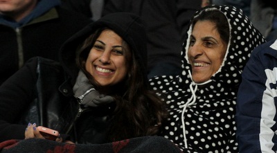 אוהדות מתחממות (רדאד ג´בארה) אוהדות מתחממות (רדאד ג´בארה)