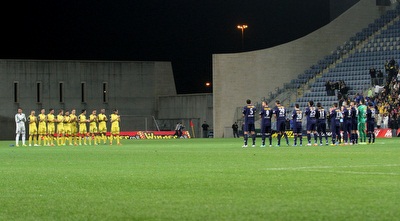 מחיאות כפיים לנילסן (רדאד ג´בארה) מחיאות כפיים לנילסן (רדאד ג´בארה)