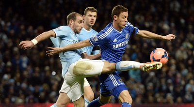 פאבלו זבאלטה מנסה לעצור את נמניה מאטיץ´ (רויטרס) פאבלו זבאלטה מנסה לעצור את נמניה מאטיץ´ (רויטרס)