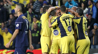 שחקני מכבי מברכים את בדש (רדאד ג´בארה) שחקני מכבי מברכים את בדש (רדאד ג´בארה)