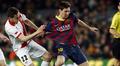 מסי מתנהל עם הכדור (רויטרס)