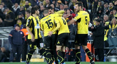 שחקני בית&qout;ר חוגגים בסיום (רדאד ג´בארה)