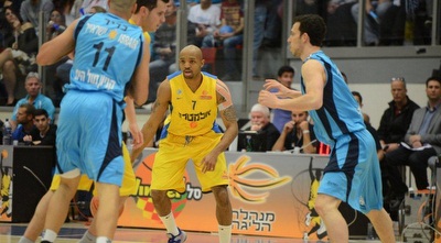 ריקי היקמן מוביל כדור (יאיר שגיא, ynet ספורט) ריקי היקמן מוביל כדור (יאיר שגיא, ynet ספורט)