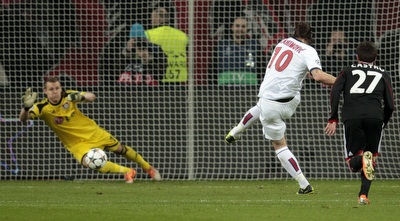 זלאטן קובע 0:2 מהנקודה הלבנה (רויטרס) זלאטן קובע 0:2 מהנקודה הלבנה (רויטרס)