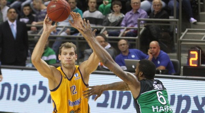 מוניה מול סמית´ (עמית מצפה) מוניה מול סמית´ (עמית מצפה)