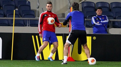 יאקין עם חניכיו (שי לוי) יאקין עם חניכיו (שי לוי)