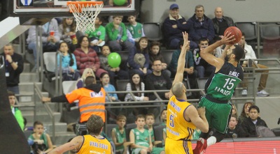 רנדל עולה לסל (עמית מצפה) רנדל עולה לסל (עמית מצפה)