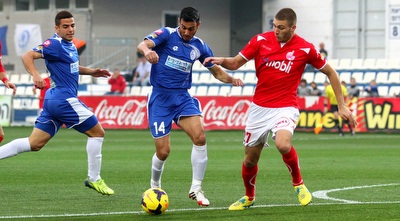 בן אלגרבלי מנסה לעצור את יוסי שבחון (שי לוי) בן אלגרבלי מנסה לעצור את יוסי שבחון (שי לוי)