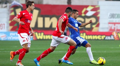 בן תורג´מן דוד הובר מביטים על הכדור (שי לוי) בן תורג´מן דוד הובר מביטים על הכדור (שי לוי)