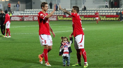 מאור בוזגלו חוגג עם הילד. ולא מדובר על דוד הובר (שי לוי) מאור בוזגלו חוגג עם הילד. ולא מדובר על דוד הובר (שי לוי)