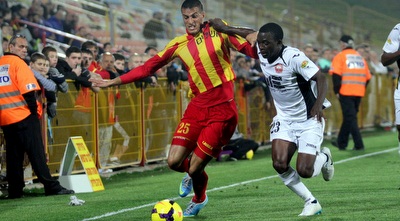 חאתם עבד אלחמיד נאבק עם עמנואל אמבולה (יניב גונן)